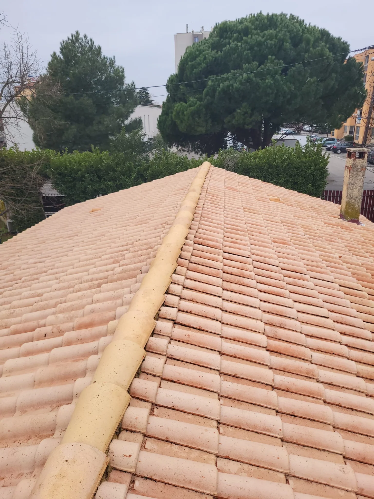 Après nettoyage d'une toiture à basse pression à Aix-en-provence.