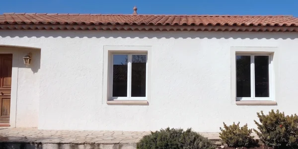 Résultat d'un nettoyage de façade complet à Marseille.